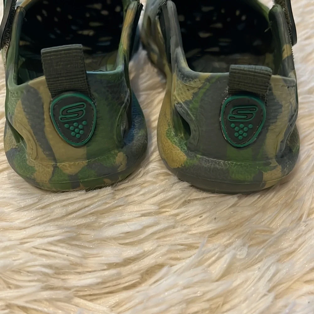 Boy Skechers Waterproof Shoes Green Camo Sz 10